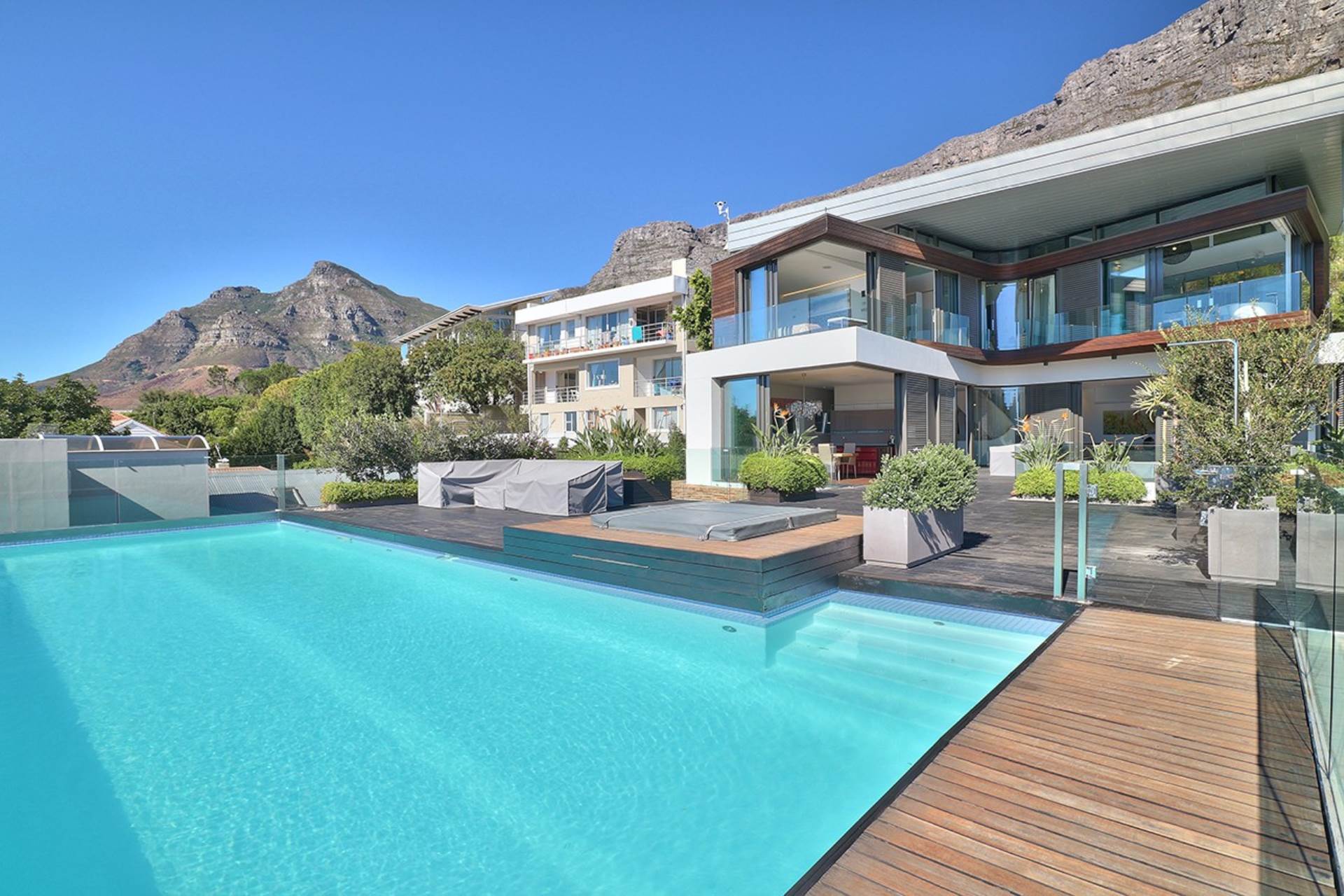 7 Bedroom Property for Sale in Higgovale Western Cape